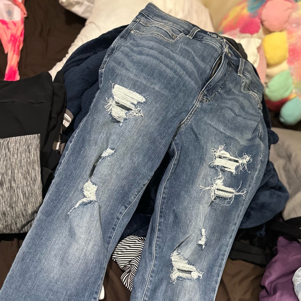 Distressed skinny jeans